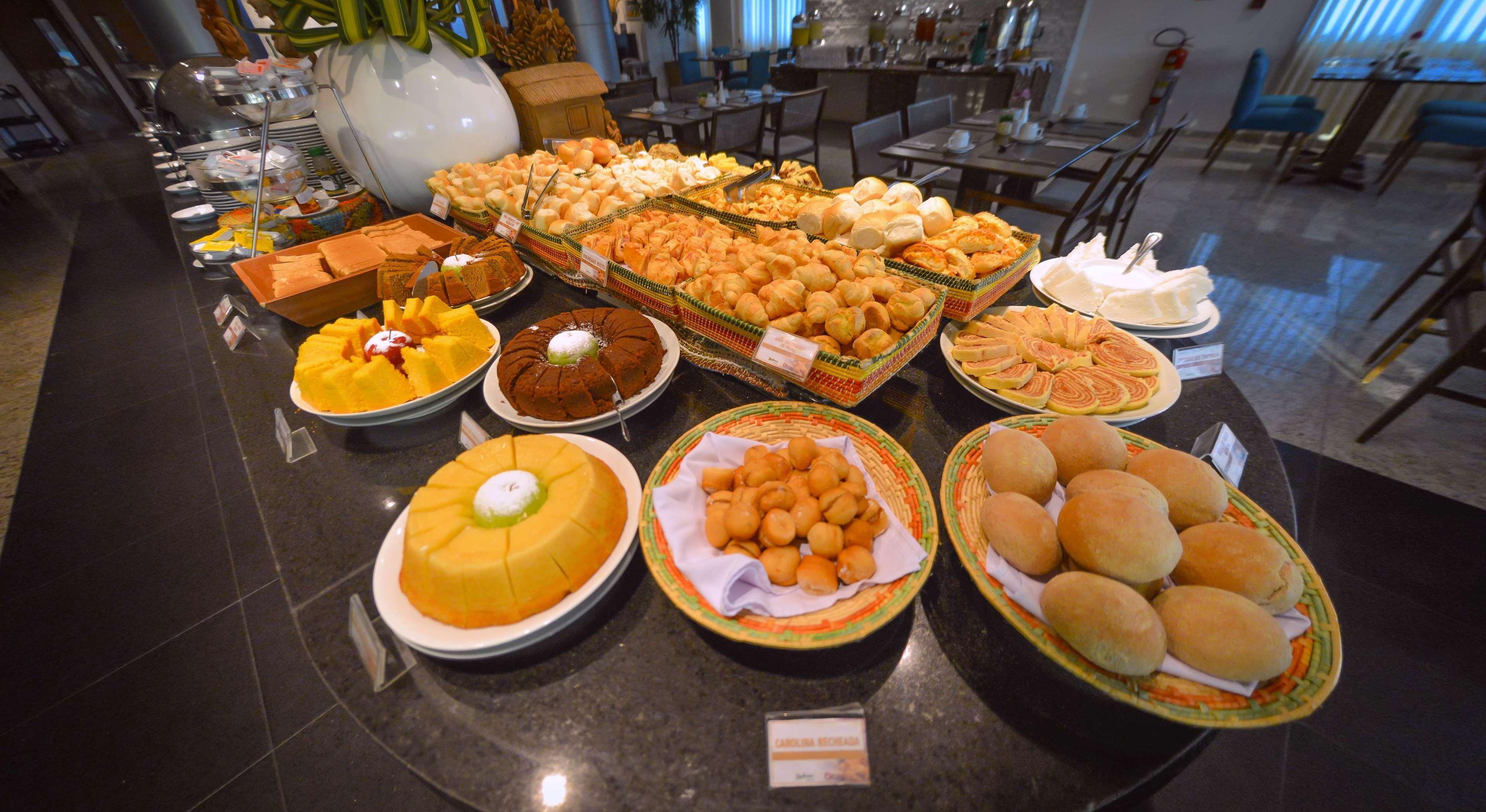 Best Western Premier Maceio Екстер'єр фото A selection of puddings and cakes