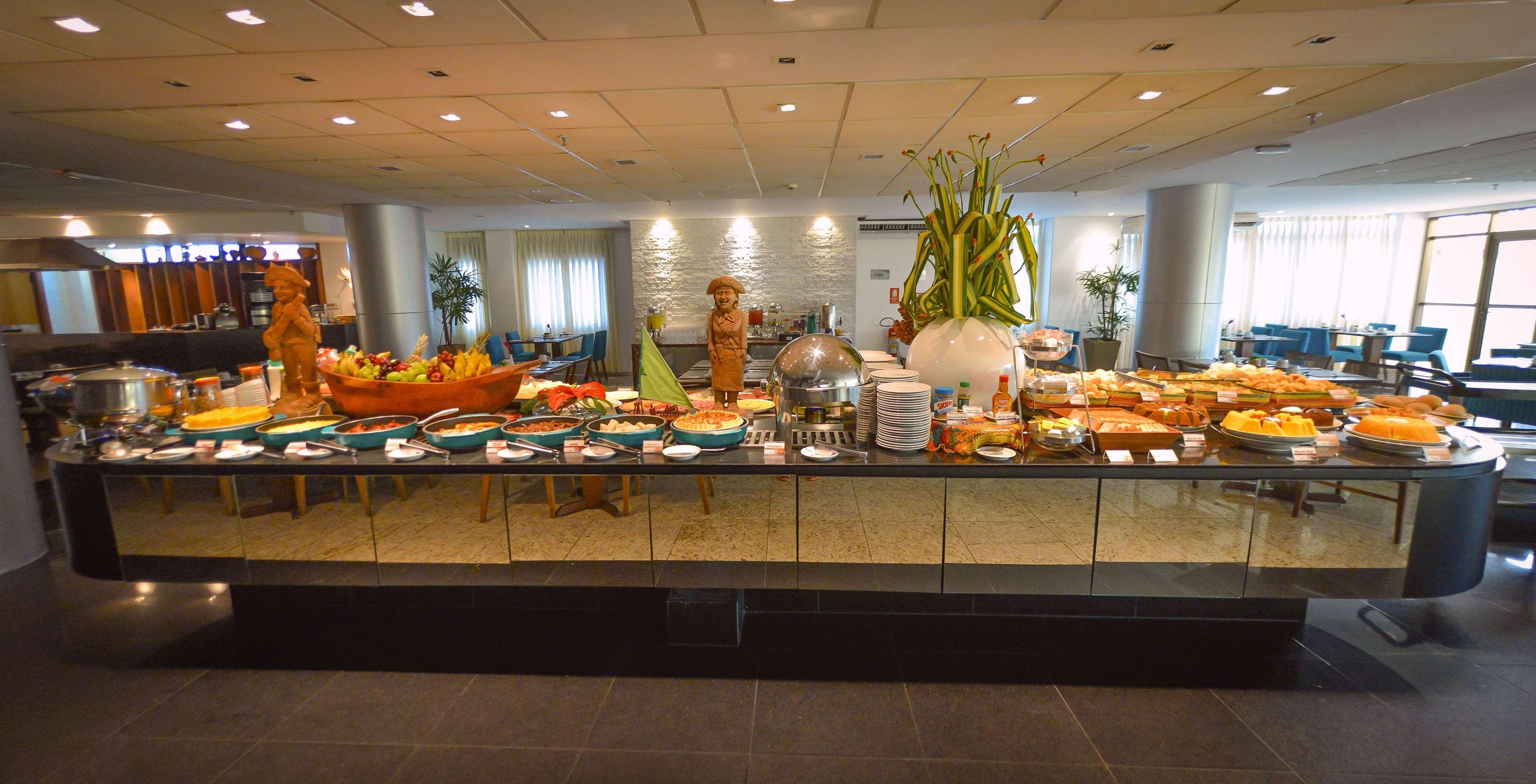 Best Western Premier Maceio Екстер'єр фото A buffet at a hotel