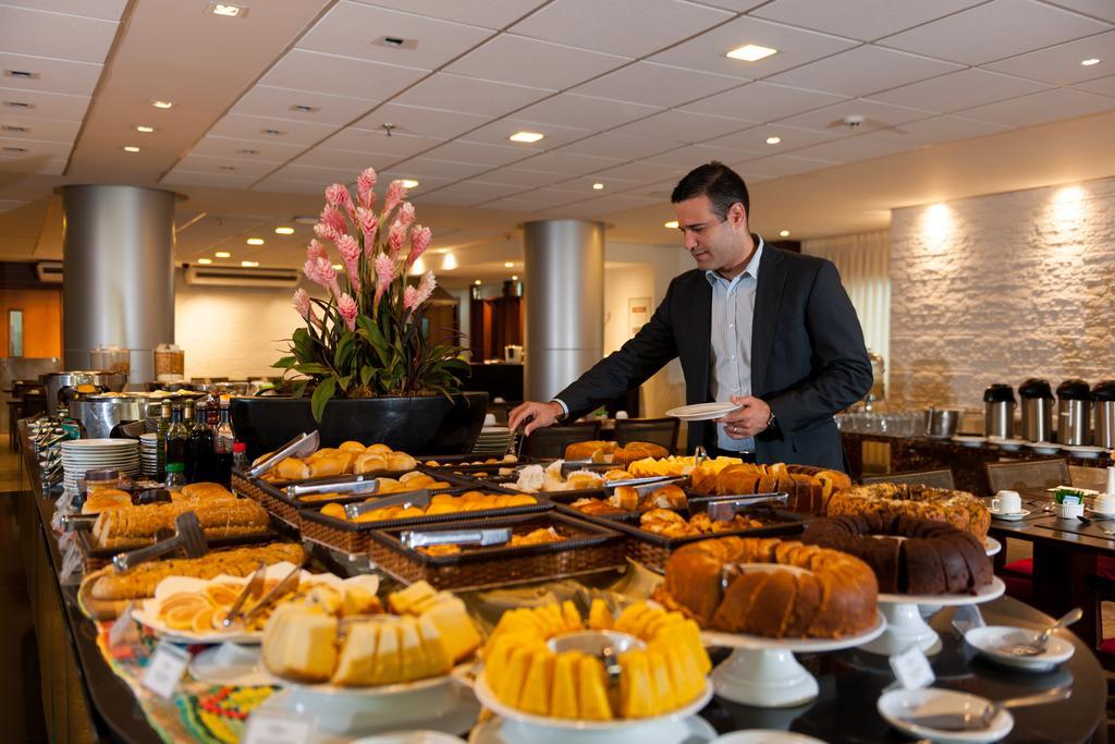 Best Western Premier Maceio Екстер'єр фото A buffet at a hotel