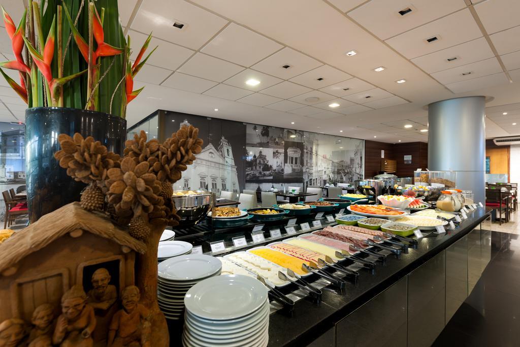 Best Western Premier Maceio Екстер'єр фото A buffet at a hotel